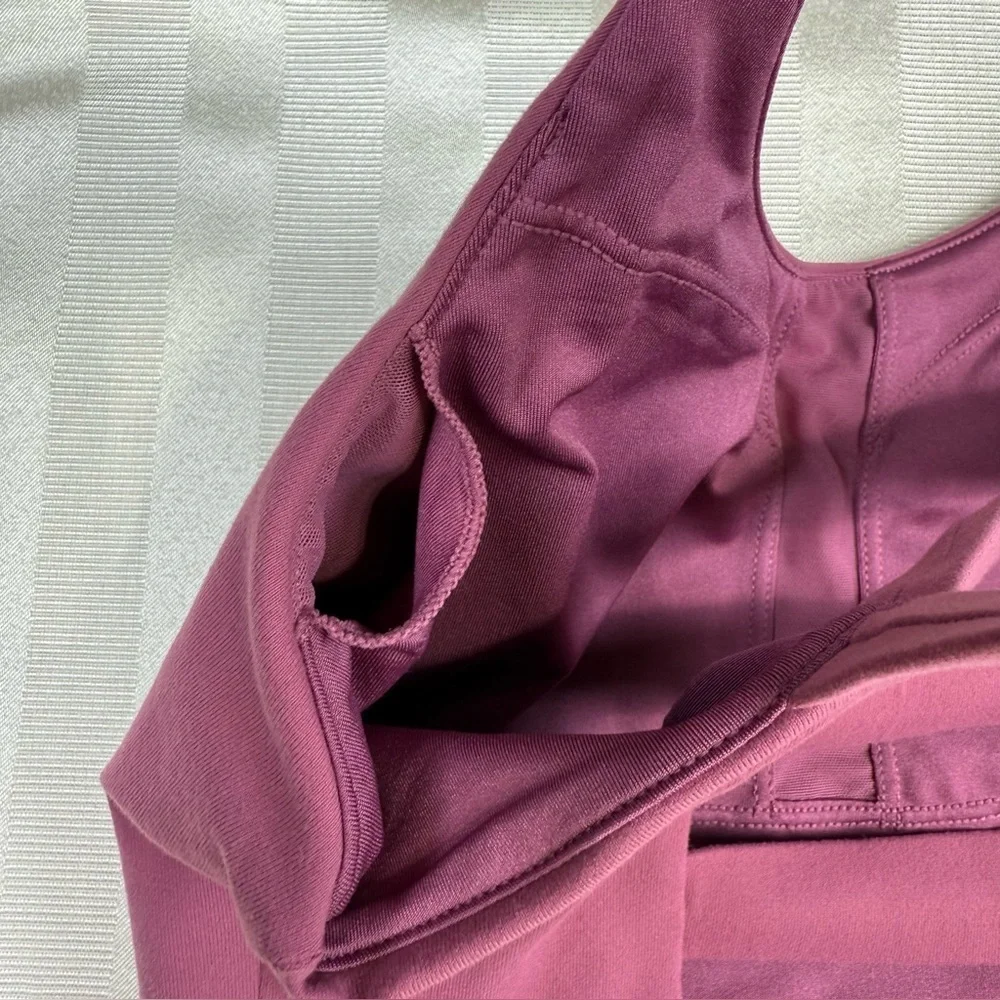 ALO Yoga Fortify Sports Bra Tank - Size Small in Dragonfruit.  Without Pads